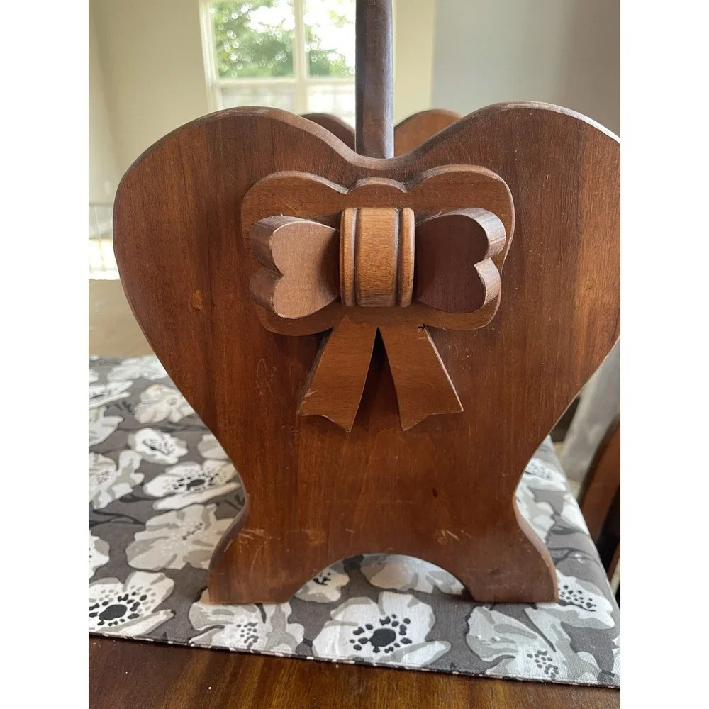 Large VTG Heart-Shaped Wood Basket with 3D Bows Magazine Holder